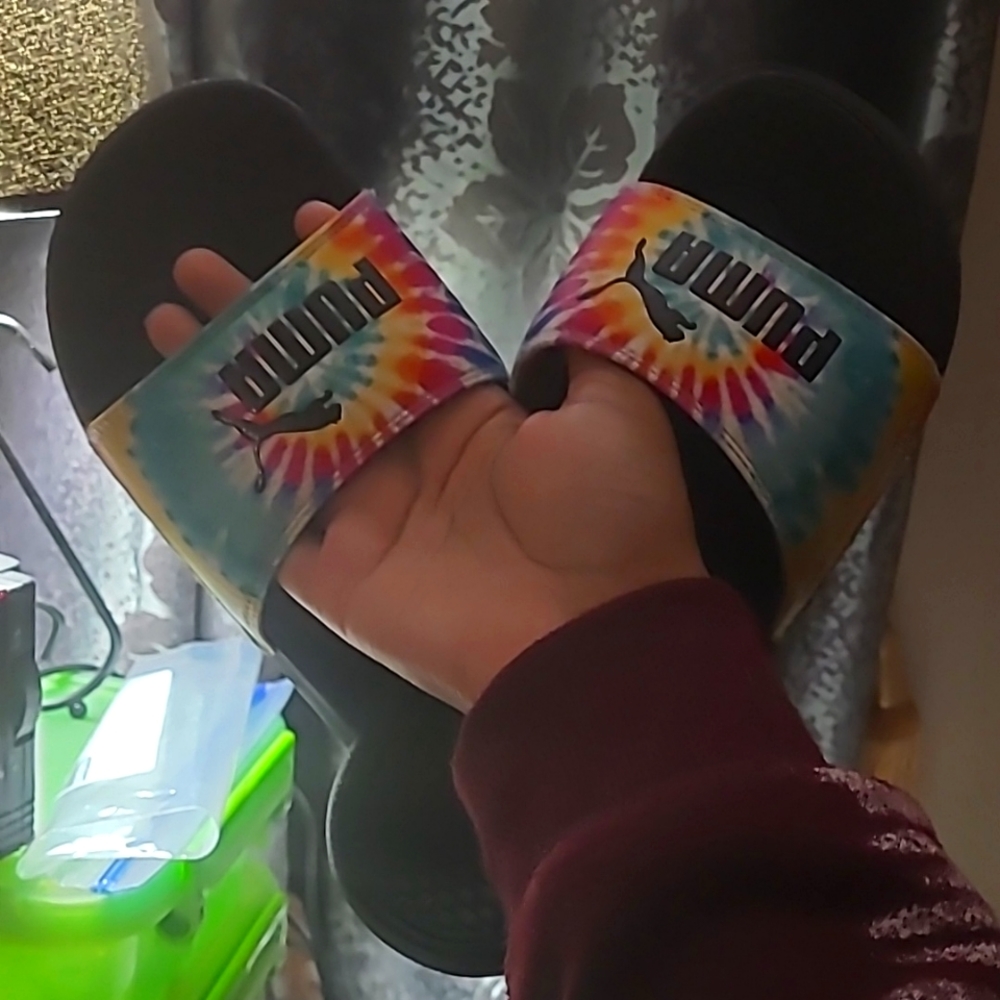 Multicolored tie-dye pumas